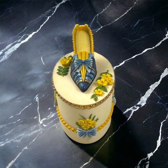 Willow Hall Colette Cream & Blue Victorian Shoe Yellow Flowers Trinket Box 3.5” - Picture 1 of 12